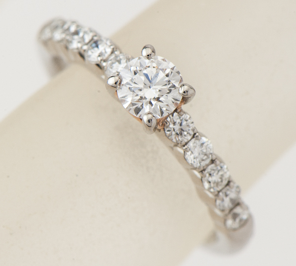 ダイヤ0.257ct メレダイヤ計0.27ct プラチナ/18金 リング【買取相場】|買取相場|福岡宝石市場 公式買取サイト|宝石・貴金属